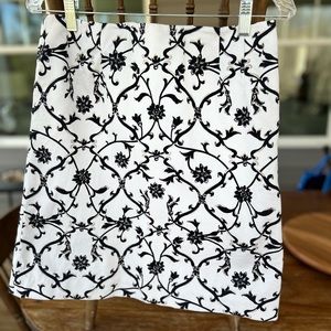 Talbots Black White Floral Fully Lined Printed Skirt Stretch Size 12